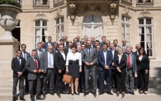 Les chefs d'entreprise du Lot, autour du Premier ministre. / Photo Benoit Granier-Matignon