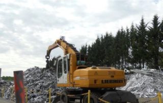 Des immenses tas de métaux, ici l'aluminium, occupent tout l'espace./ Photo DDM