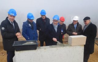 Elus et personnalités ont posé la première pierre du futur CFI mardi matin à Cambes.