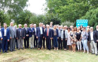 Photo de famille hier en présence des acteurs cantalous et occitans réunis à Bagnac pour lancer le projet de Territoire d'industrie. / Photo DDM, A.L.