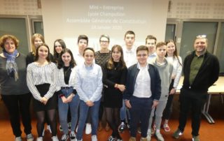 Les mini-entrepreneurs avec à gauche Agnès Aubertin, au centre Nathalie Boyer et Arnaud Combet à droite.